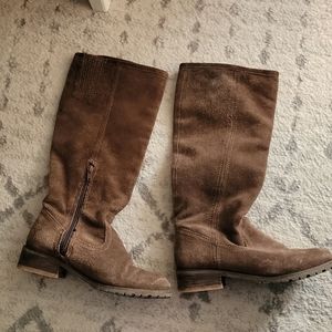 Brown suede leather boots with a inner mid zippers. Size 7